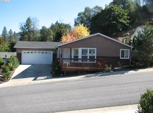 415 Knoll Terrace Dr, Canyonville, OR 97417