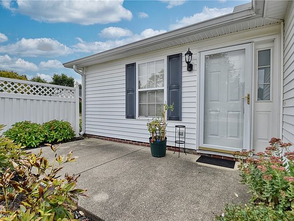 3rd image of 1909 Marsh Ln