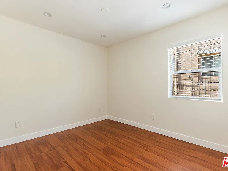 1206 N Beachwood Dr — Photo 17