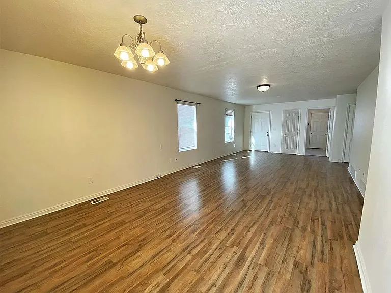 2196 E Revere Way — Photo 3