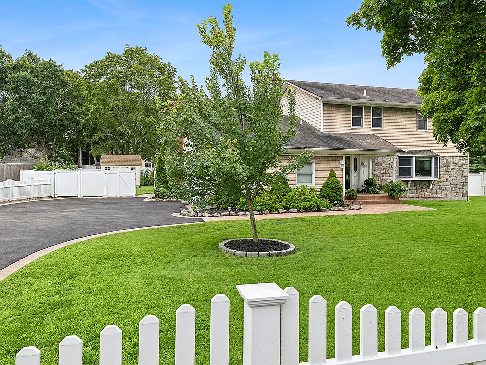 48 Fanning Ave