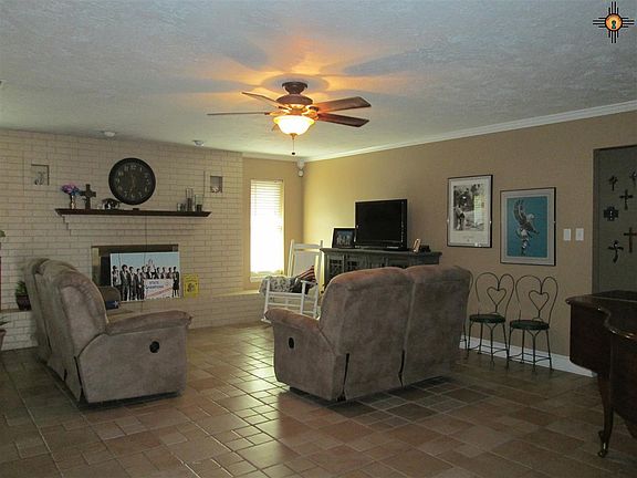 3rd image of 1211 W Pueblo Ave