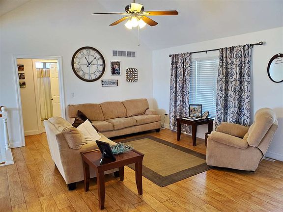 2nd image of 4401 Newton Cir