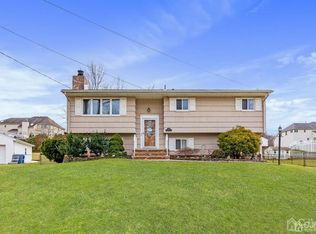 91 Greenwood Rd, Old Bridge, NJ 08857