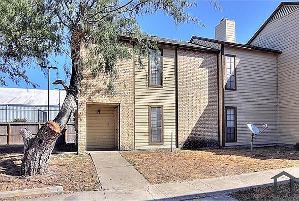 1st image of 2314 Capitan Dr APT D