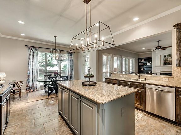 3rd image of 213 Black Walnut Dr