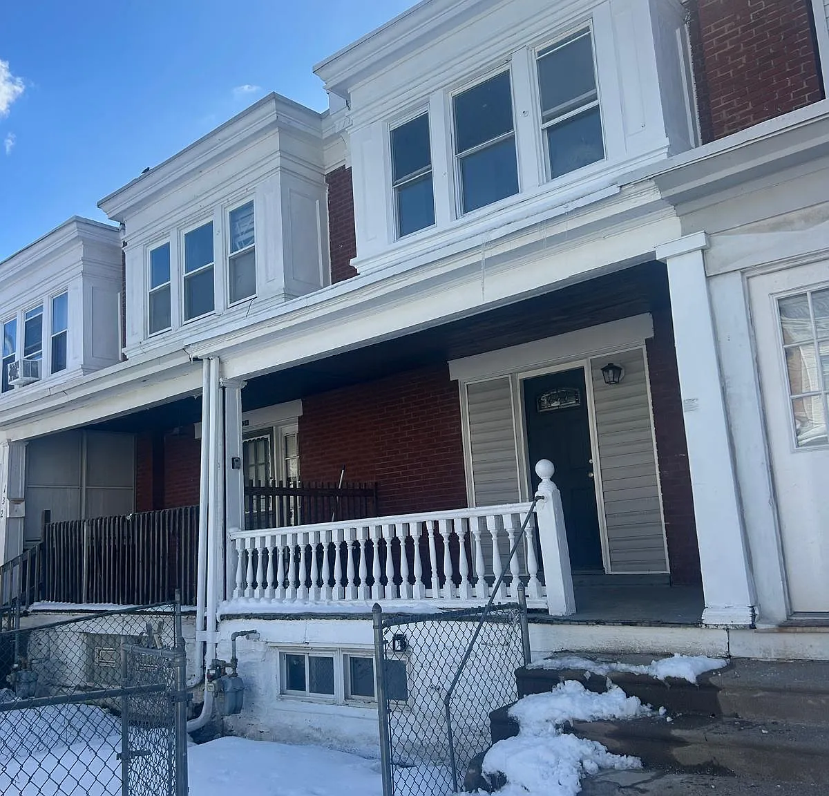 3 bed, 1048 sqft, $1,990 — Photo 1