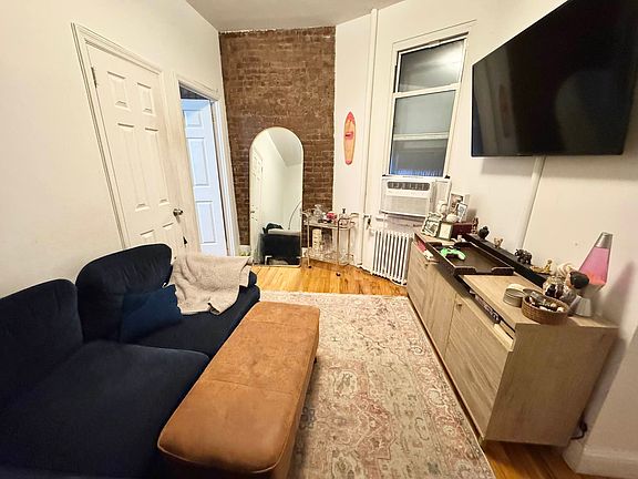 2nd image of 99 Mac Dougal St #4