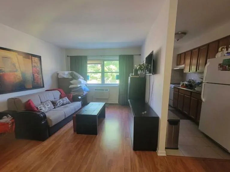 960 Main St #6 — Photo 4