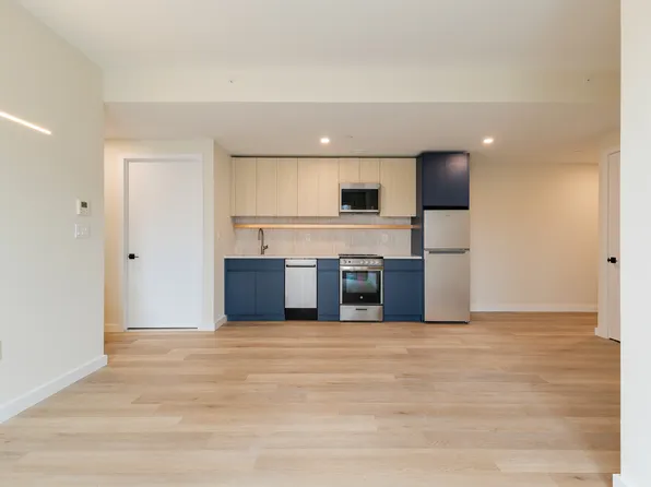 100 South 9th Street image 3 of 19