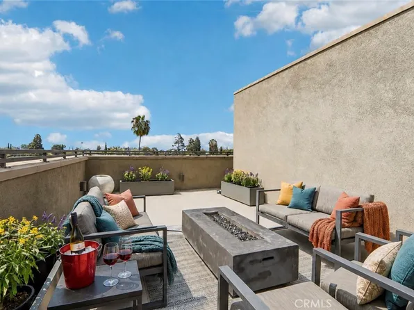 13219 Victory Blvd, Van Nuys, CA 91401