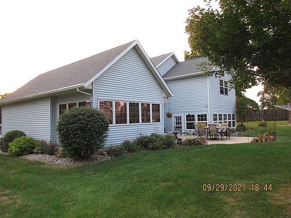 4th image of 2 Westwood Dr