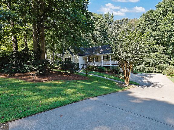 3rd image of 211 Westwind Dr