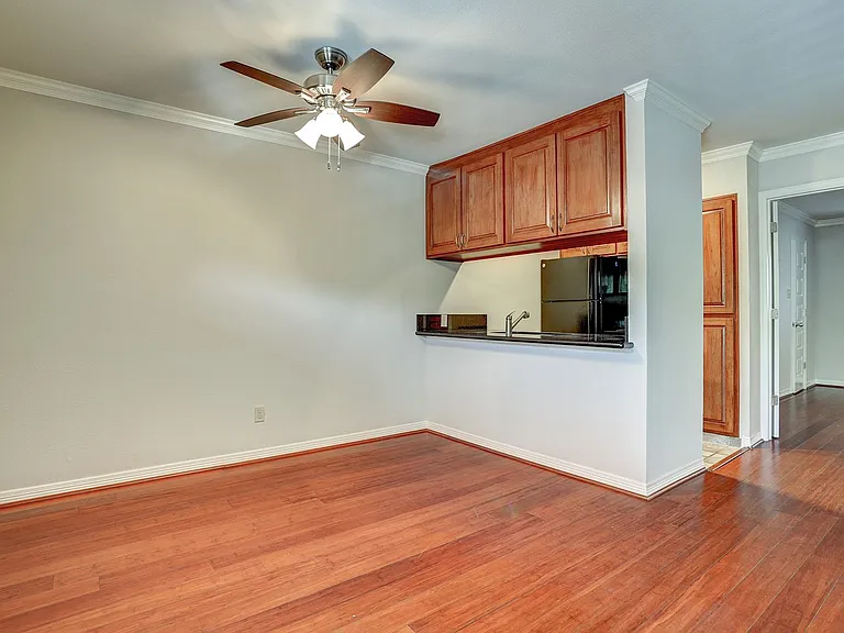 Hawthorne Apts. — Photo 3