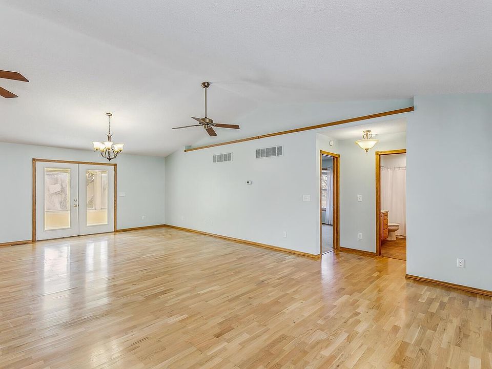 215 E Prather St, Mulvane, KS 67110 Zillow