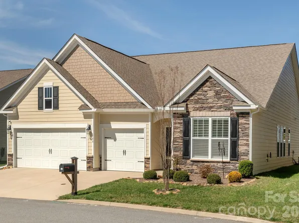 748 Summerfield Pl, Flat Rock, NC 28731