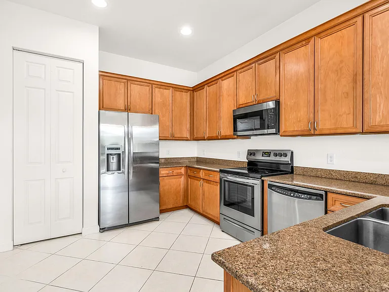669 Pacific Grove Dr #2 — Photo 11