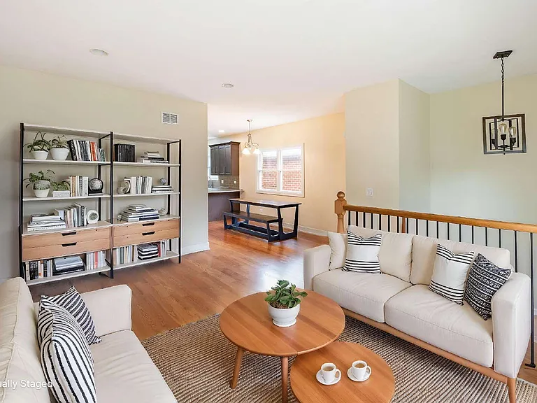 1110 N Christiana Ave — Photo 5