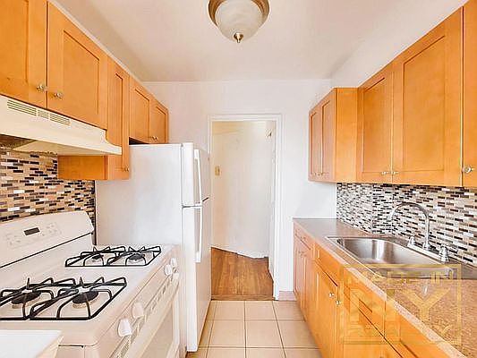 1st image of 14202 84th Dr APT 6a