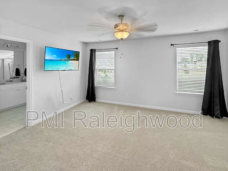 136 Kobus Ct — Photo 14