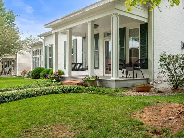 104 W 3rd St, Knightstown, IN 46148