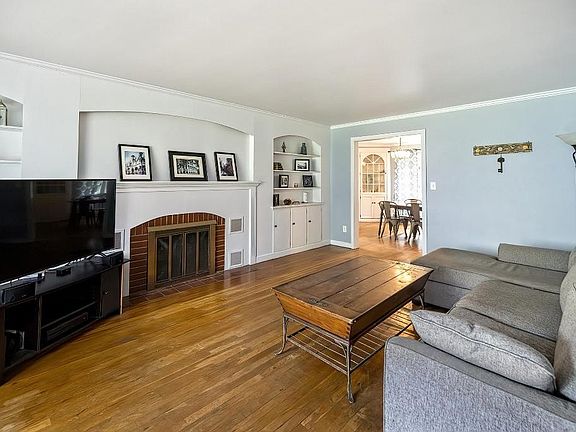5th image of 248 Jefferson St