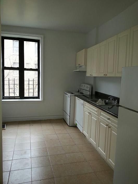 2nd image of 812 W 181st St APT 31A