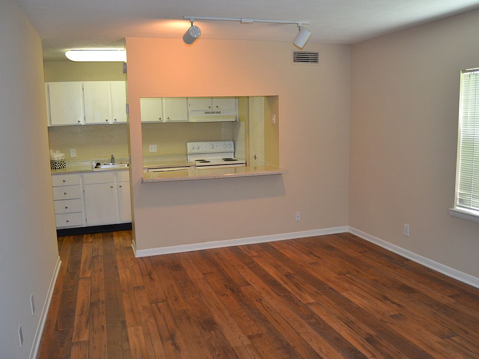 1st image of 1512 Club Pkwy