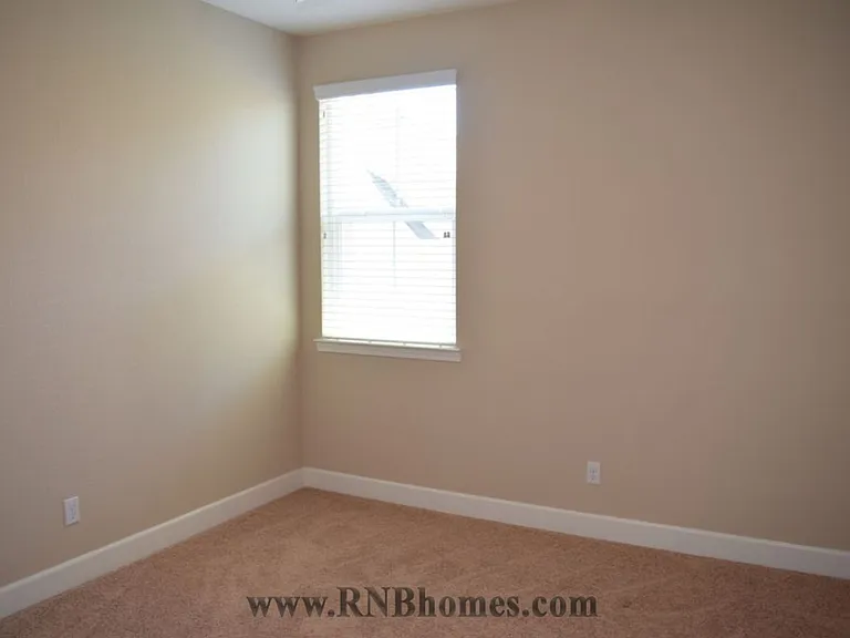 900 Lyon Pl — Photo 11