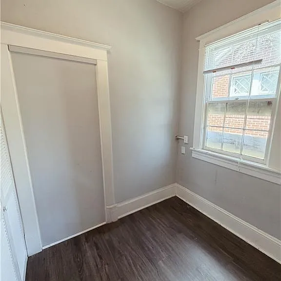 1025 Hillyer Ave — Photo 9