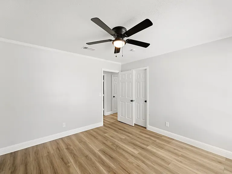 1310 Burning Tree Rd — Photo 17