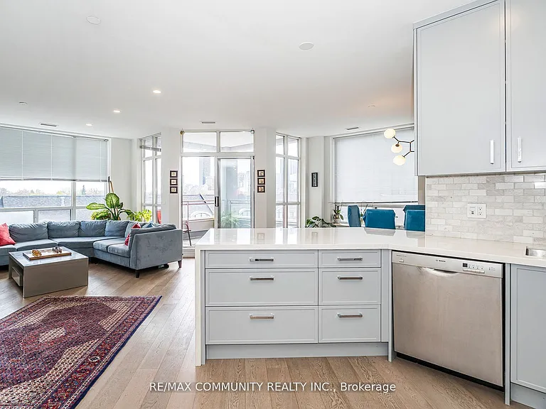 980 Yonge St #513 — Photo 13
