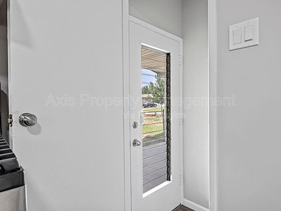 5th image of 906 Chula Dr