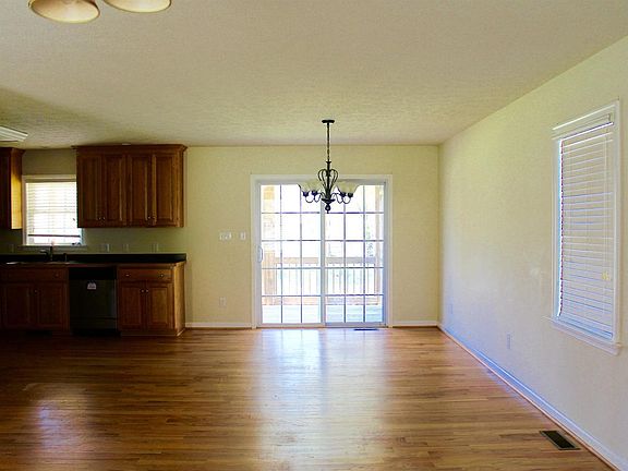 4th image of 131 Todd Ln