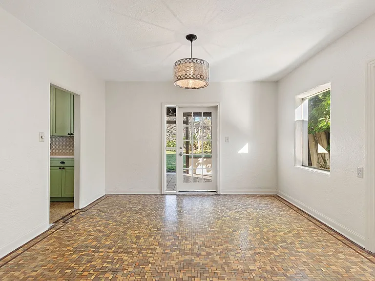 437 Richmond St — Photo 8
