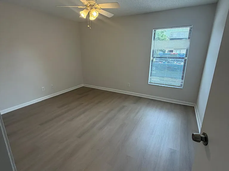 5557 Greatpine Ln S — Photo 27