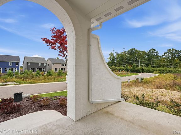 5th image of 223 Summit View Ln
