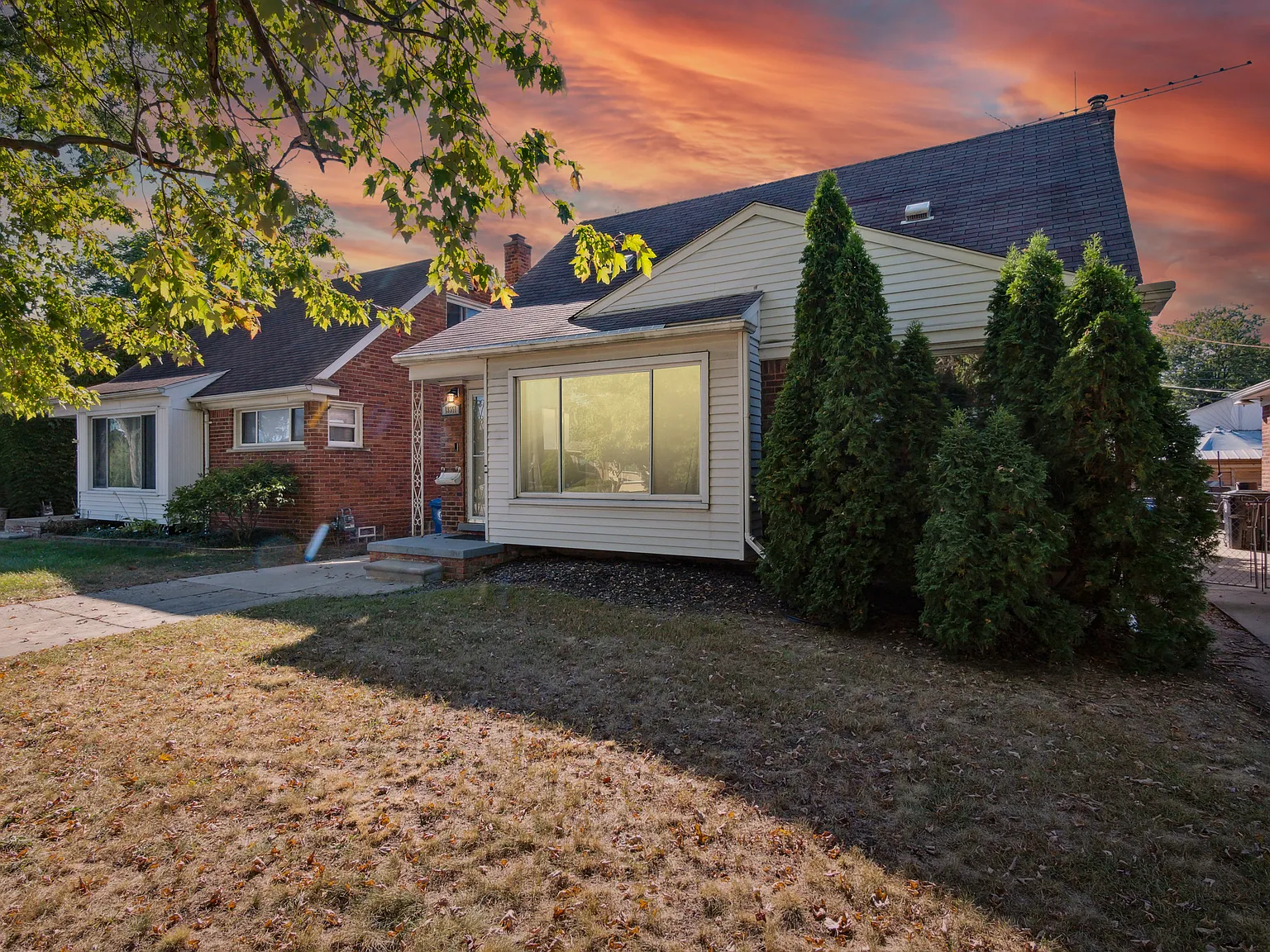 3 bed, 1.5 bath, 1198 sqft, $1,695 — Photo 1