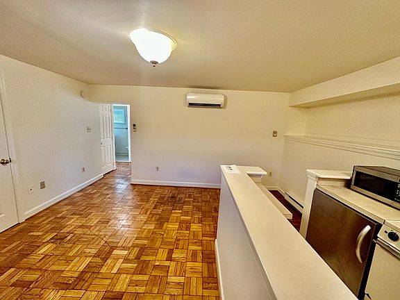 4th image of 822 S Alfred St #B1