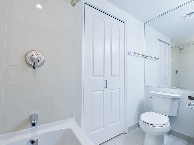 130 Raglan Ave — Photo 13