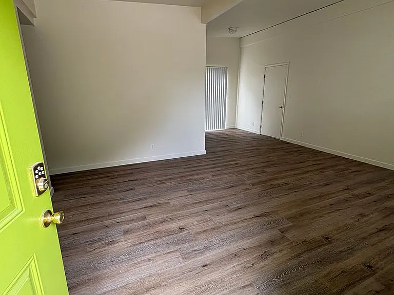 406 Scripps Dr — Photo 9