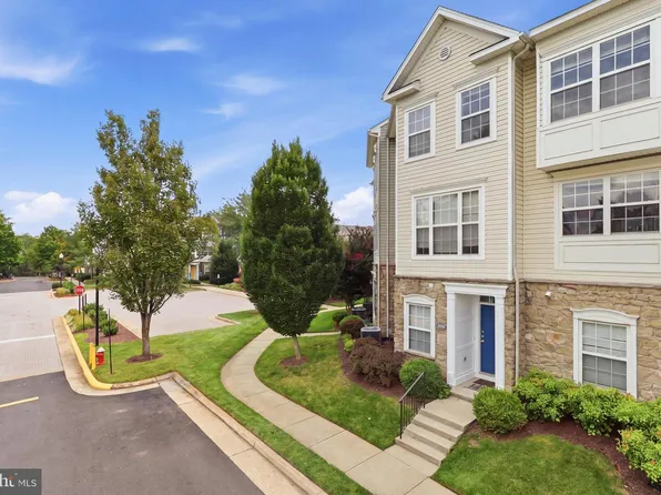 21800 Dragons Green Sq, Ashburn, VA 20147