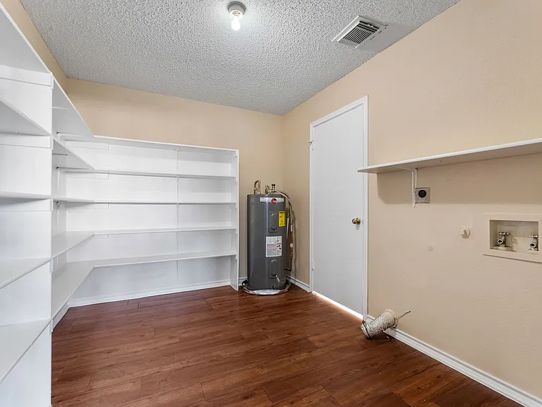 7038 Cole Creek Dr — Photo 12