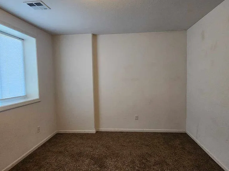 2116 Thompson Dr — Photo 9