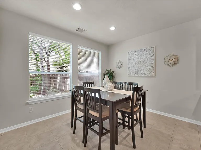 15 Aquiline Oaks Pl — Photo 25