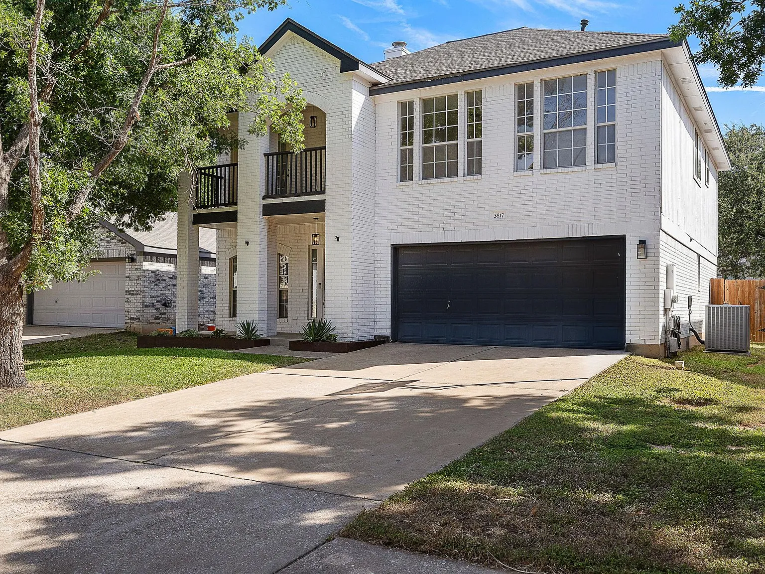 3 bed, 2.5 bath, 2574 sqft, $3,250 — Photo 2