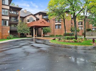 1600 W Green Tree Rd APT 308, Glendale, WI 53209