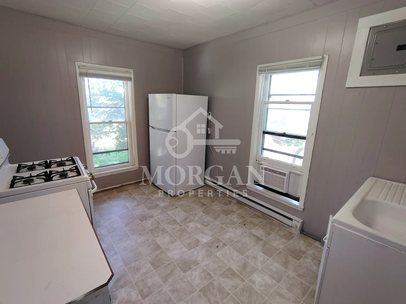 822 1/2 W Howard St Muncie - 1/2 — Photo 3