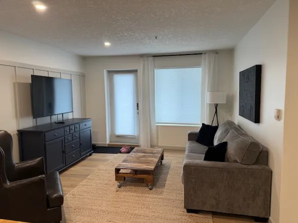 9810 96th St #103, Grande Prairie, AB T8V 7T9