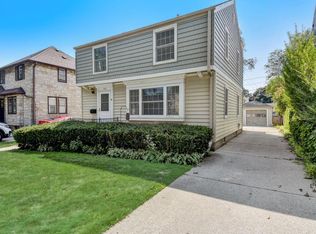 5567 N Lydell Ave, Whitefish Bay, WI 53217